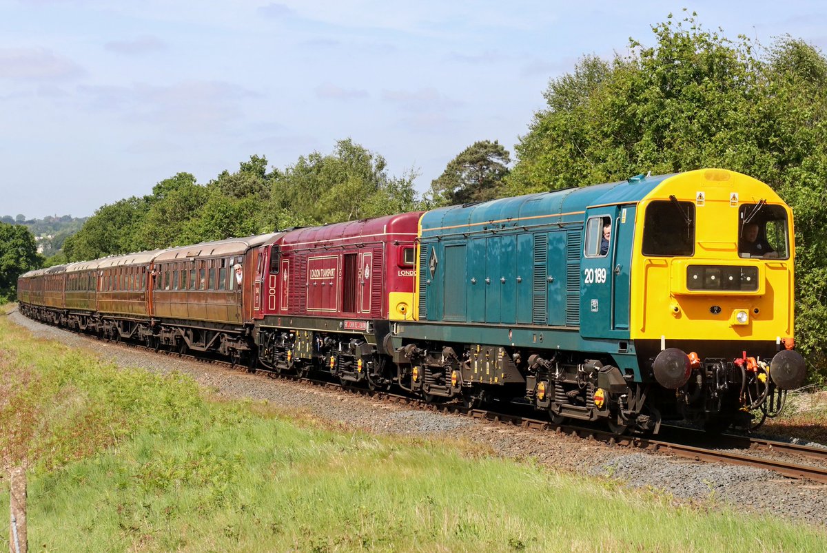 20189 &amp; 20142 "Sir John Betjeman" passing Rifle Range with the 1010 Hampton Loade to Kidderminster. 

flic.kr/p/2r4SLYK