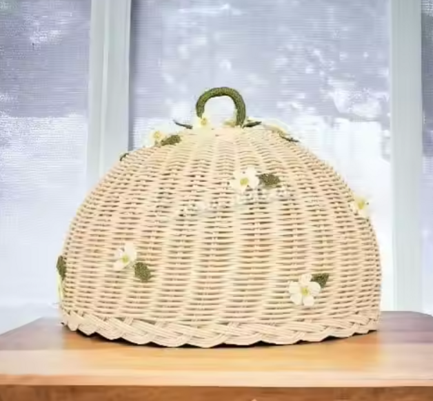 Transform clutter into art with EcoWoodies' eco-friendly wicker storage trays. These stylish trays not only declutter but also promote sustainable living. 🌿 How do you incorporate sustainability at home? #EcoWoodies #SustainableLiving #HomeOrganization