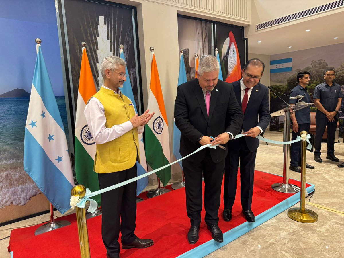 Embassy of Mexico in India 🇲🇽 (@embamexind) on Twitter photo 🧵1/2 El Embajador <a href="/fsalasl/">Federico Salas</a> presenció la apertura de la Embajada de Honduras en India a cargo de los Cancilleres 🇭🇳 @enriquereinahn e 🇮🇳@drsjaishankar. Se refuerza presencia de América Latina y el Caribe reconociendo la creciente importancia de 🇮🇳 a nivel global. 🧵1/2 El Embajador <a href="/fsalasl/">Federico Salas</a> presenció la apertura de la Embajada de Honduras en India a cargo de los Cancilleres 🇭🇳 @enriquereinahn e 🇮🇳@drsjaishankar. Se refuerza presencia de América Latina y el Caribe reconociendo la creciente importancia de 🇮🇳 a nivel global.