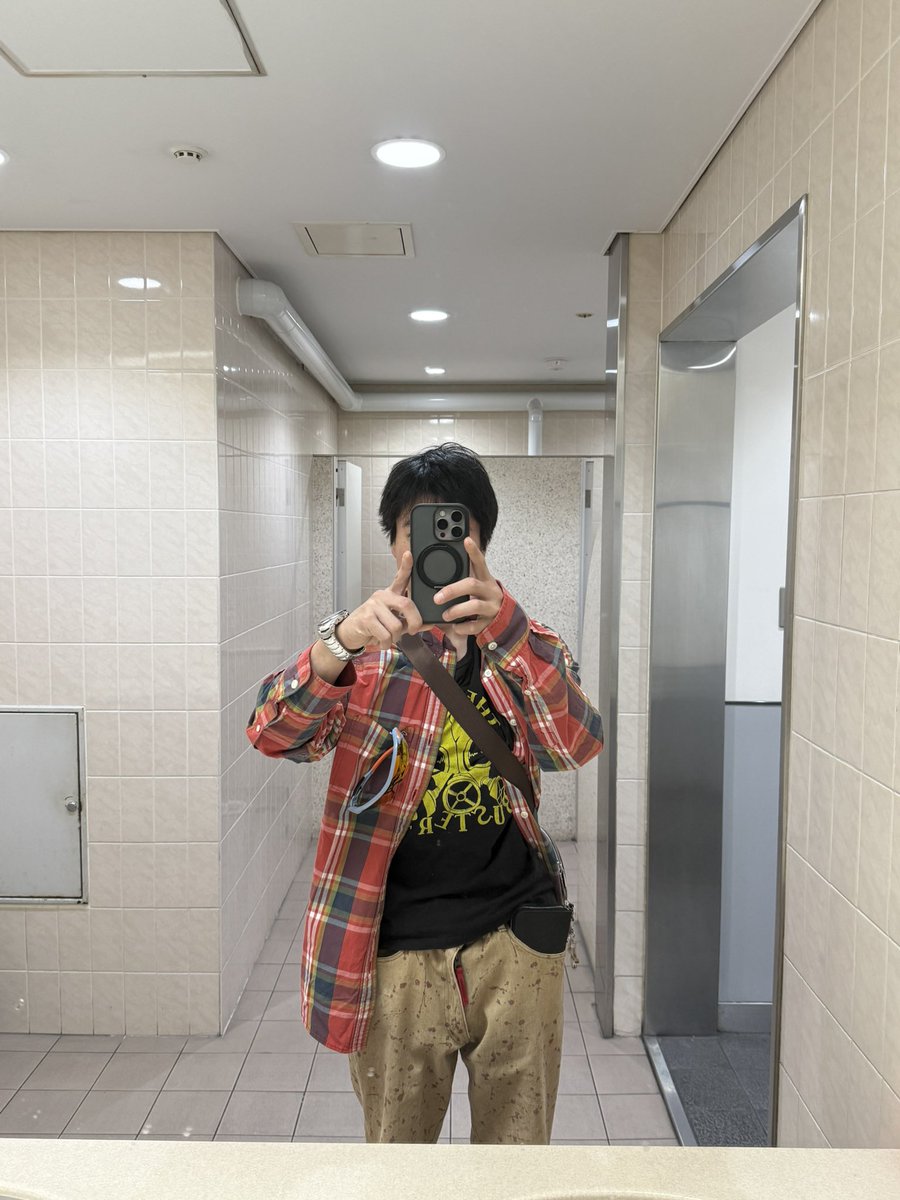 kazuif's tweet photo. 俺はこのTシャツを買って久々に着てみた🥰イエバスの皆んなもまだ着てるかい？😉
#イエローバスターズ #yellowbusters #イエバス https://t.co/dTeqSJFksJ