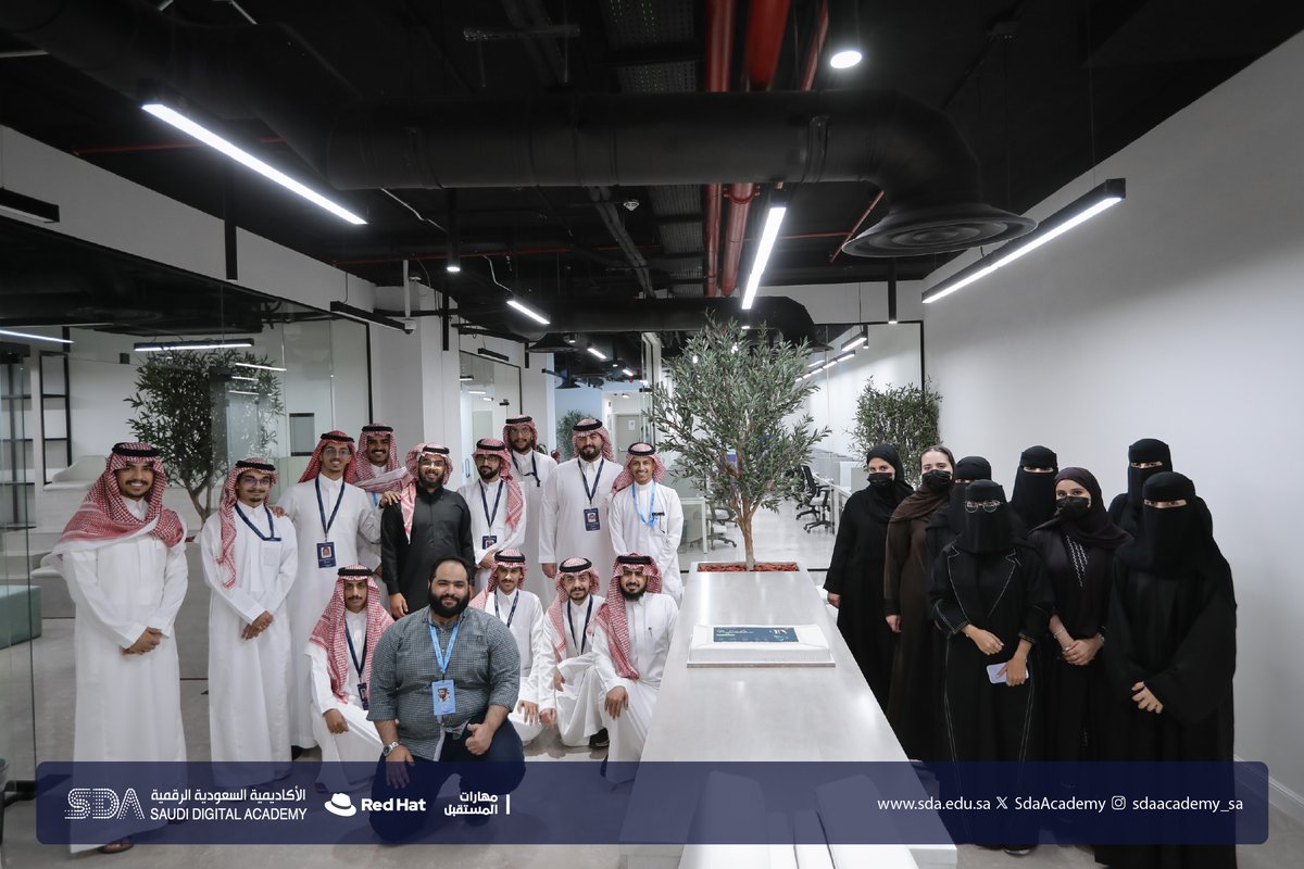 تم اليوم اختتام معسكر إدارة البنية التحتية والحماية، أحد #معسكرات_همة الرقمية، والذي أُقيم بالشراكة مع Red Hat. وقد حصل المتدربون خلال المعسكر على شهادات احترافية تعكس مستوى التمكين والتأهيل العالي لسوق العمل، بما يسهم في دعم الكفاءات الوطنية في مجالات البنية التحتية والحماية