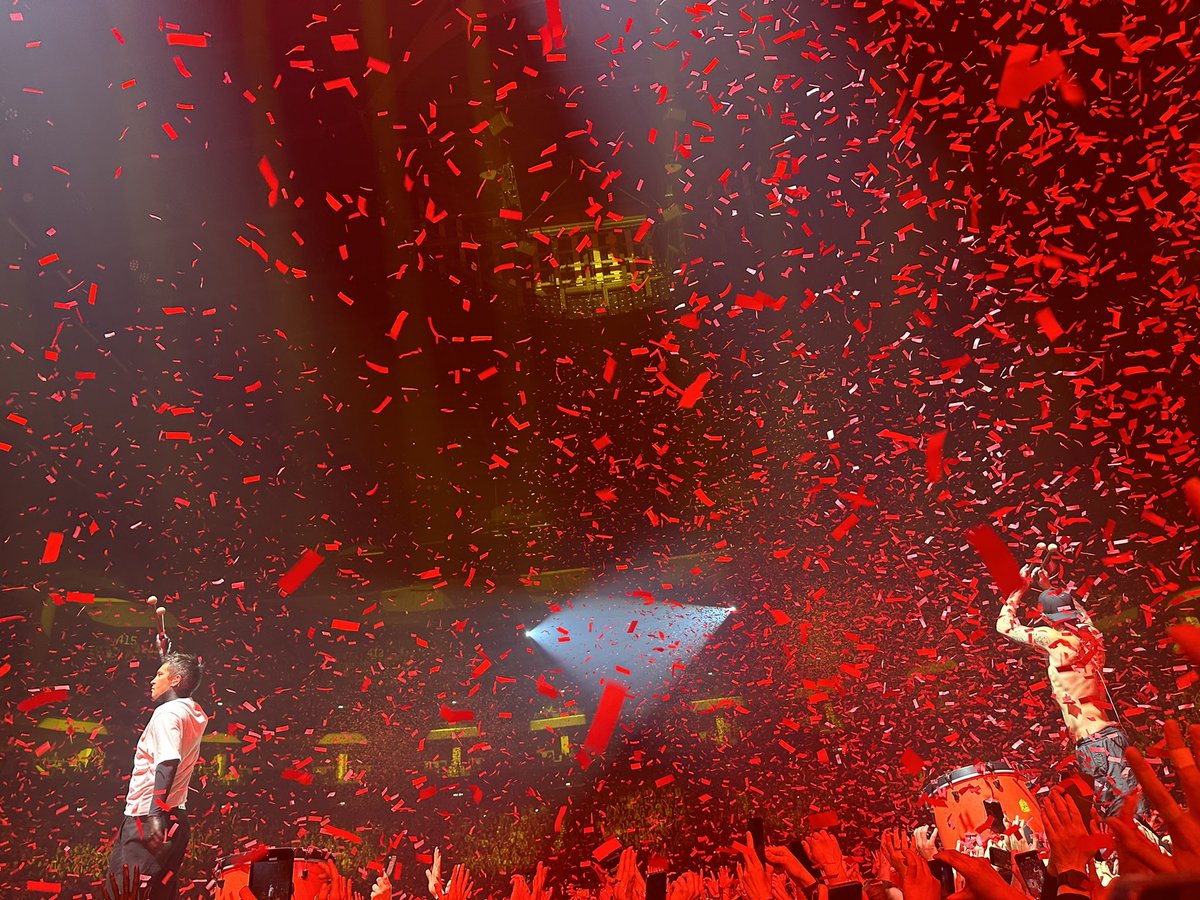 yuvAttheriskof's tweet image. “You’re the closest to heaven that i’ll ever be, and I don’t wanna go home right now”