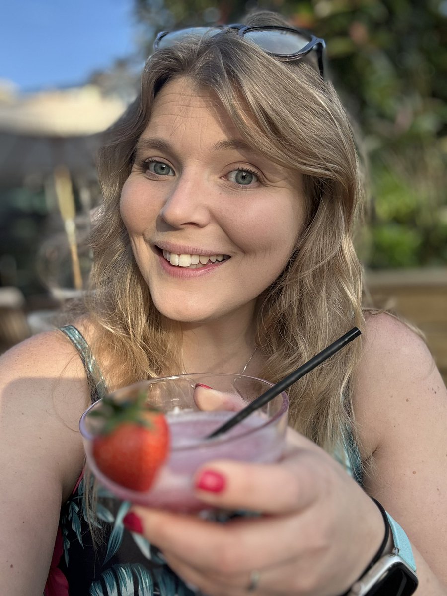 K4t3W's tweet photo. Happy birthday to me 🥳🥂 https://t.co/6r0GWsWirT