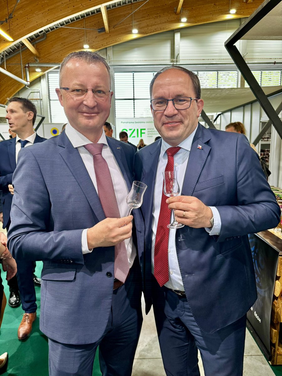 PGRLF, a.s. (@pgrlf_cr) on Twitter photo Předseda představenstva <a href="/PGRLF_CR/">PGRLF, a.s.</a>, Josef Kučera dnes navštívil spolu s ministrem MZE veletrh na Výstavišti České Budějovice Czech Food Expo. 🥖🍦🍇🍷 Předseda představenstva <a href="/PGRLF_CR/">PGRLF, a.s.</a>, Josef Kučera dnes navštívil spolu s ministrem MZE veletrh na Výstavišti České Budějovice Czech Food Expo. 🥖🍦🍇🍷