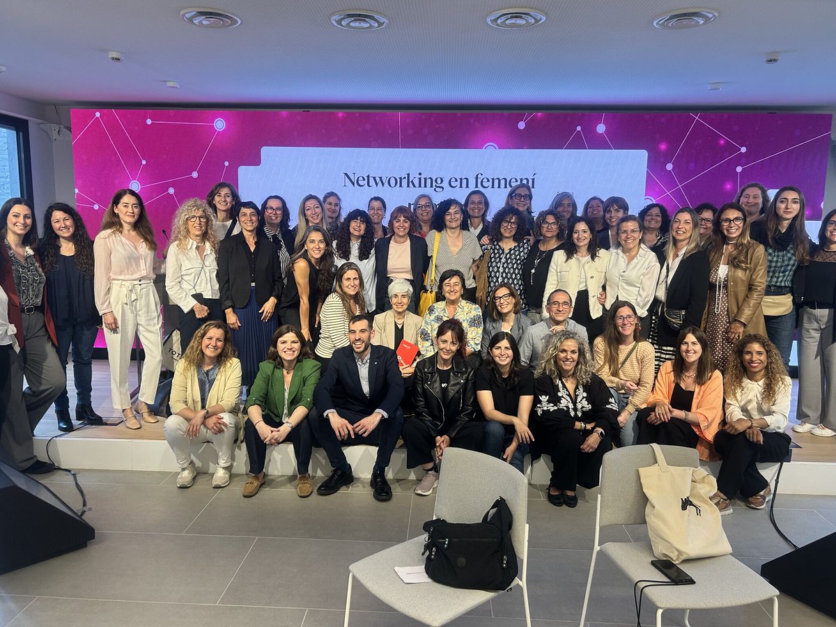 Quina trobada més enriquidora! 👏 Moltes gràcies a <a href="/MariaTeixidor/">Maria Teixidor</a>  #ComissióDonaiEmpresa de <a href="/Pimec/">Pimec</a>  i a l'Emma Giner per  aquesta sessió de #Networking en Femení tan inspiradora on moltes de les nostres sòcies han trobat una gran oportunitat per connectar i créixer  juntes!