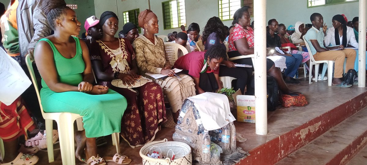 RobertMutesa's tweet image. It was an intense week where young people from kawempe division where trained in business pitching and where given chance to pitch there I deas. And the winning team is to represent kawempe at the regional level and it&apos;s project will be funded.
1/2