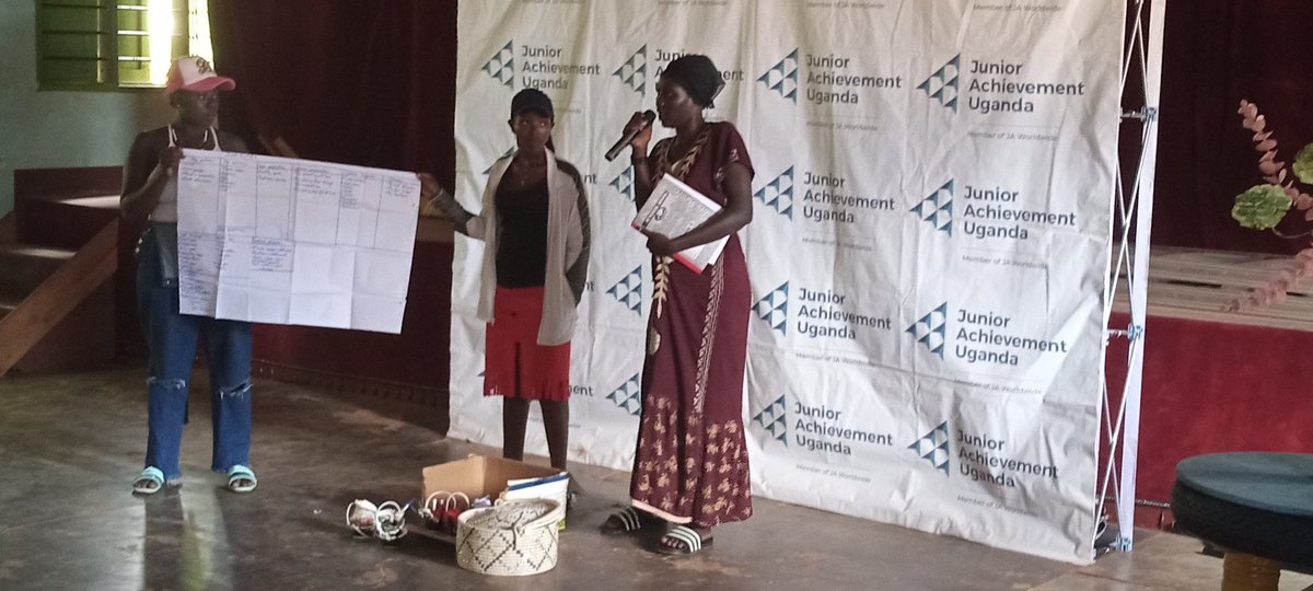 RobertMutesa's tweet image. It was an intense week where young people from kawempe division where trained in business pitching and where given chance to pitch there I deas. And the winning team is to represent kawempe at the regional level and it&apos;s project will be funded.
1/2