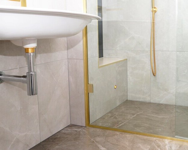 wetroomexperts's tweet image. Here are some further photos showing off this sleek wetroom with shining hardware and Infinity channel ✨