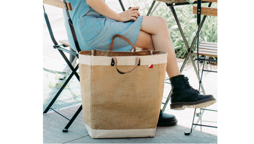loveshorebags's tweet photo. Our all-natural jute &amp; leather tote is perfect for market mornings, errand runs, and everything in between.⁠
Go green—and look good doing it. 🌿
#EcoStyle #JuteTote #MarketBag #SustainableLiving #EverydayEssentials #shorebags https://t.co/6E1UNN15mW https://t.co/CvJ9M8ELUV