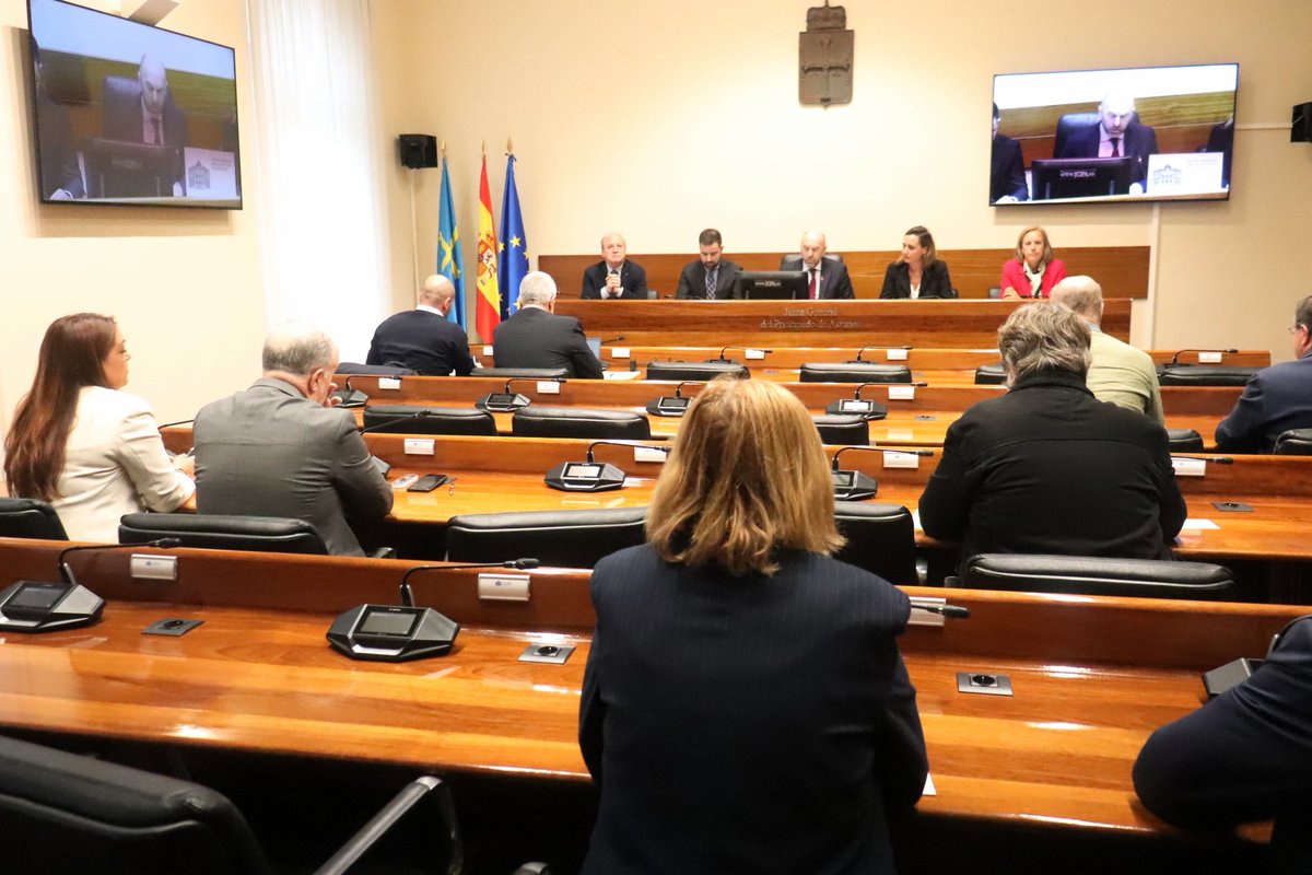 Junta General del Principado de Asturias (@juntaasturias) on Twitter photo El presidente de la <a href="/JuntaAsturias/">Junta General del Principado de Asturias</a> Juan Cofiño, ha presidido hoy la sesión en la que ha quedado constituida la Comisión de Investigación por el accidente en la mina de Cerredo. Covadonga Tomé ha sido elegida presidenta; Delia Campomanes, vicepresidenta, y Luis Venta, secretario El presidente de la <a href="/JuntaAsturias/">Junta General del Principado de Asturias</a> Juan Cofiño, ha presidido hoy la sesión en la que ha quedado constituida la Comisión de Investigación por el accidente en la mina de Cerredo. Covadonga Tomé ha sido elegida presidenta; Delia Campomanes, vicepresidenta, y Luis Venta, secretario