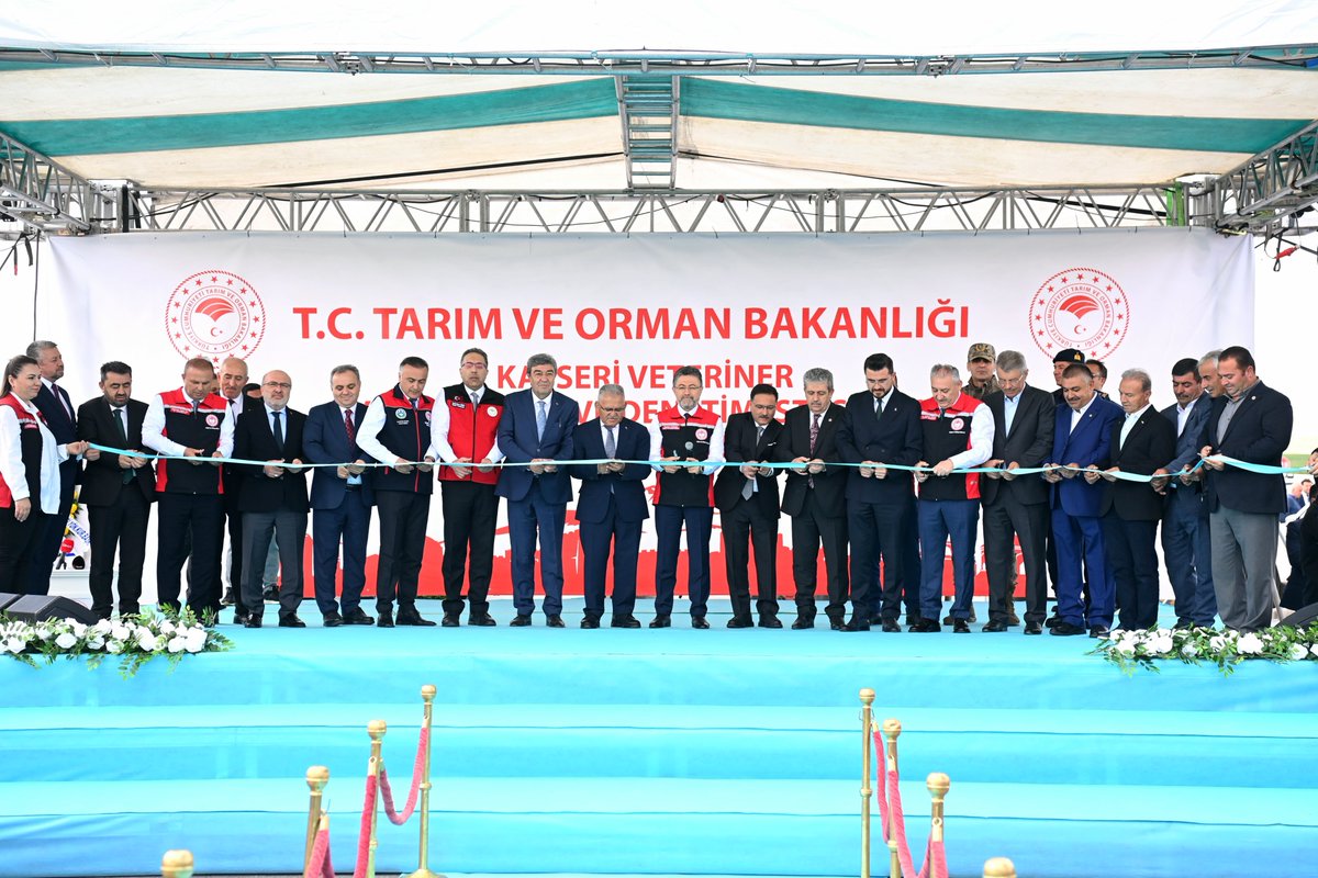 ibrahimyumakli's tweet photo. 💬 “Hayvan sağlığı, halk sağlığıdır.” anlayışıyla, Hayvancılık Yol Haritamızın önemli başlıklarından biri olan hayvan hastalıklarıyla mücadelemizi Veteriner Yol Kontrol ve Denetim İstasyonları ile güçlendiriyoruz.

📍 Erzurum, Elazığ, Ankara ve Çankırı’dan sonra Kayseri’de hizmete aldığımız istasyonla, hayvan hareketliliğini etkin biçimde izliyor, sürdürülebilir, verimli, kaliteli ve sağlıklı üretim için kararlılıkla çalışıyoruz.

Hayırlı, uğurlu olsun.