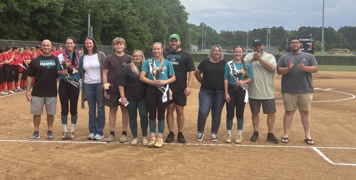 HHSSoftball2018's tweet photo. Team 29 had a great senior night!  Thank you Sophia, Tegan and Riley for all you have given to Hickory Softball.  Special thanks to the families for helping make this a successful night. https://t.co/tumikhHygh