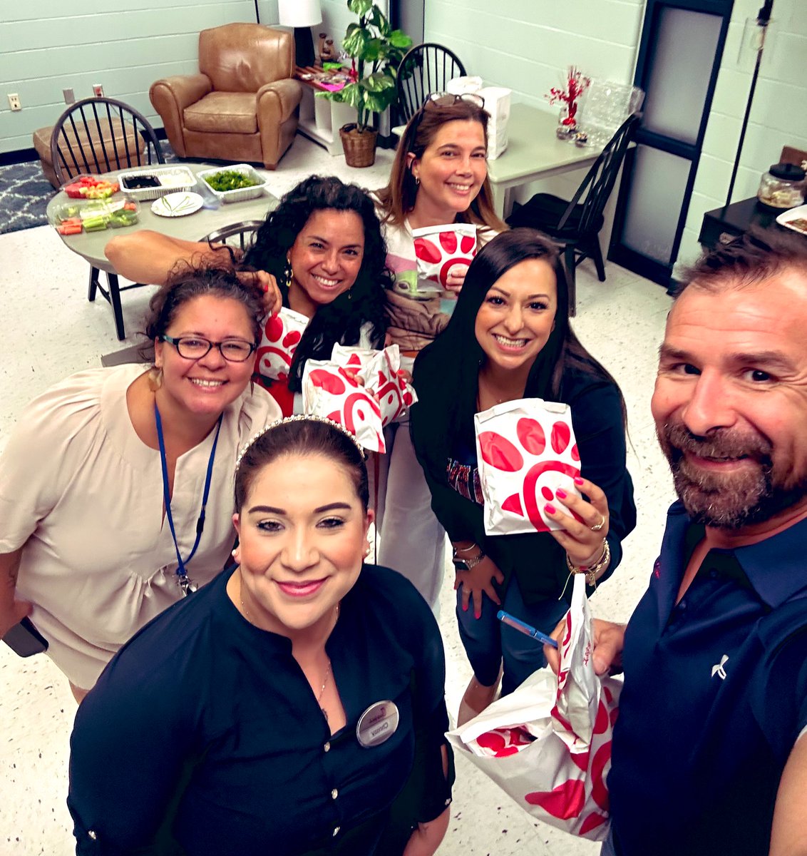 Thank you Chick-fil-A at Dezavala, for giving back to your local middle school! 🐄 <a href="/ChickfilA/">Chick-fil-A, Inc.</a> <a href="/NISD/">Northside ISD</a>