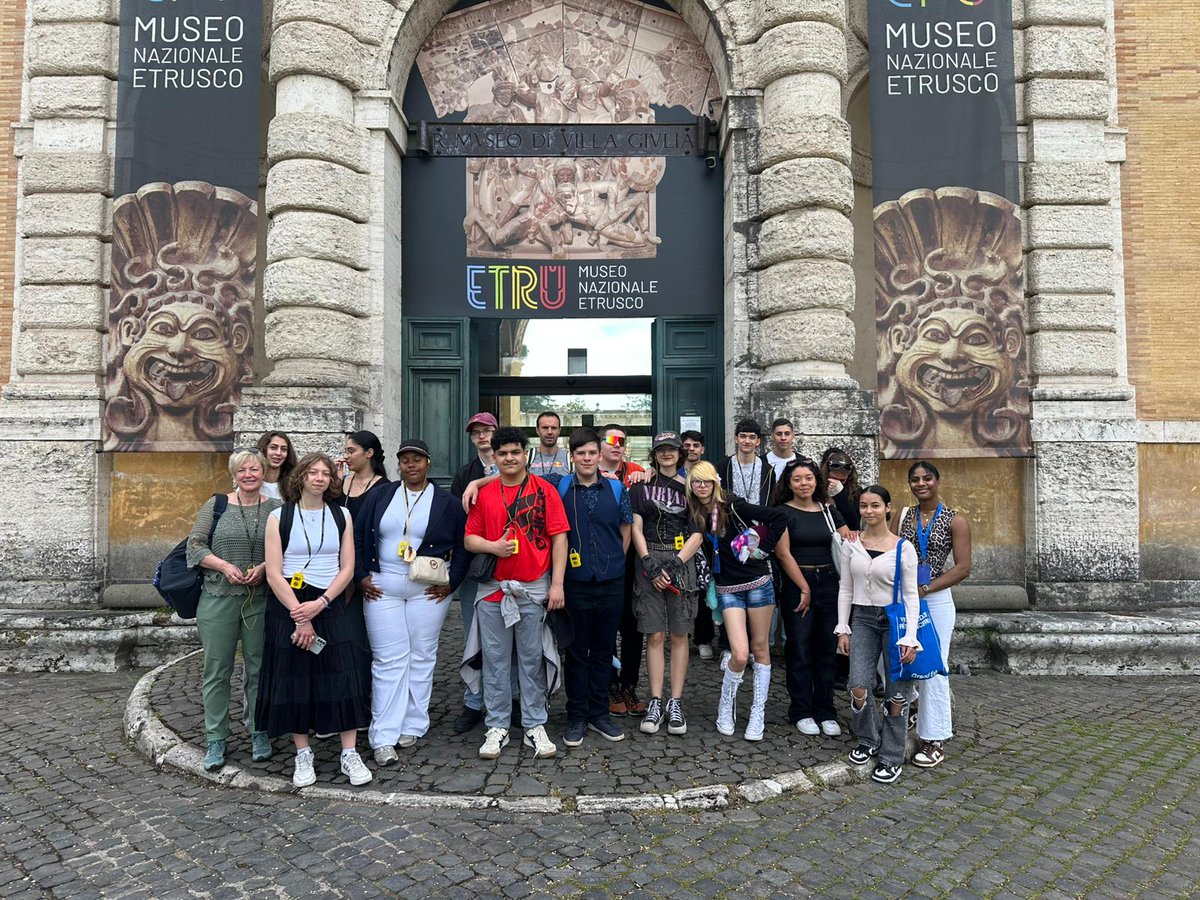 LBPascalForbach's tweet image. 🇮🇹 Journée riche à Rome ! J3 : 🏛 Visite du musée étrusque de la Villa Giulia : focus sur les fibules et la civilisation étrusque.
🎙 Préparation des restitutions à la V. Médicis, atelier radio avec B. Chaumeton et présentations en soirée. #VillaMédicis2025
@pf_mourier
@cabbeke