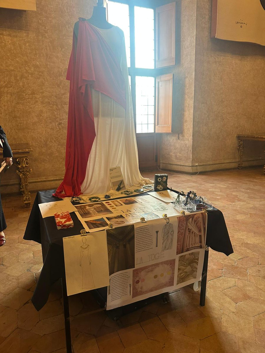 LBPascalForbach's tweet image. 🇮🇹 Journée riche à Rome ! J3 : 🏛 Visite du musée étrusque de la Villa Giulia : focus sur les fibules et la civilisation étrusque.
🎙 Préparation des restitutions à la V. Médicis, atelier radio avec B. Chaumeton et présentations en soirée. #VillaMédicis2025
@pf_mourier
@cabbeke