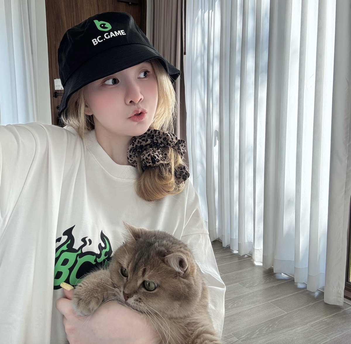 WY_mask's tweet photo. 给兄弟们抽10件 https://t.co/SlAJ9pNvxU 周边T恤，真的超级帅!

要求
1、关注 @bcgame 、@WY_mask 
2、点赞+转发+评论区随意留言

https://t.co/SlAJ9pNvxU @bcgame 进化为 Web3游戏平台，首发平台通证 $BC ，让「贡献挖矿」真正变现！推出 BC Poker，每一局游戏都透明可查，全新「币价预言」玩法，边猜边赚快乐翻倍！
BC Poker 链接：https://t.co/E2neUWxoEL

最后盗用一下几位帅哥美女 @pipizhu_eth @btc_jx @wangduanniao 的图，大家也可以关注一下
