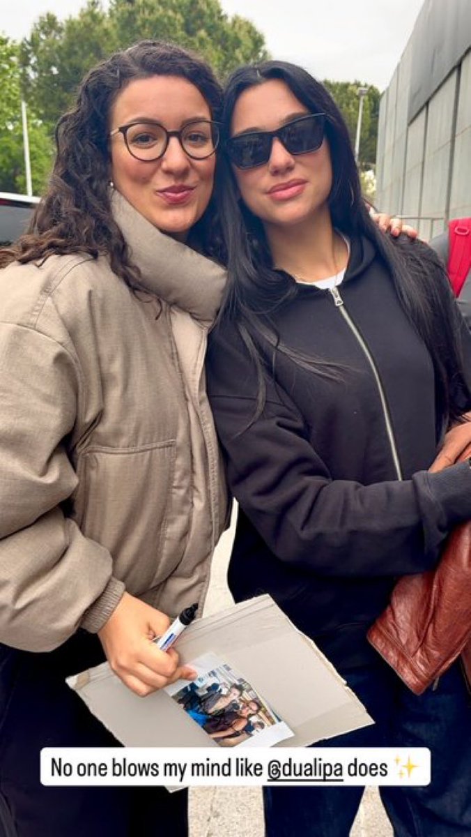 📸 | ¡Una fan junto a Dua en Madrid! 💟