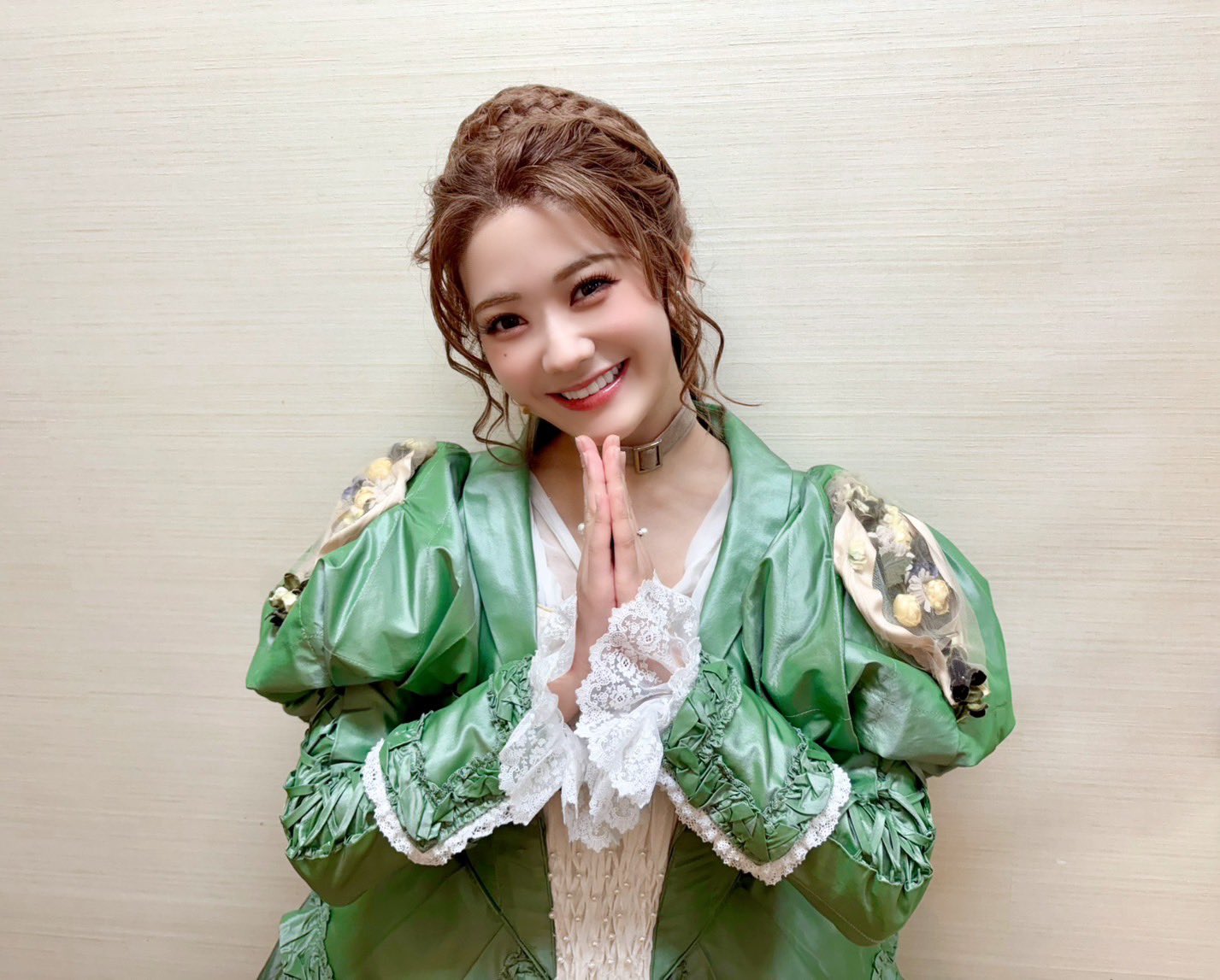 乃木坂46 奥田いろは　マフラータオル　明治座　バスティーユの恋人 乃木坂46オフィシャルグッズ【公式】 on X: 