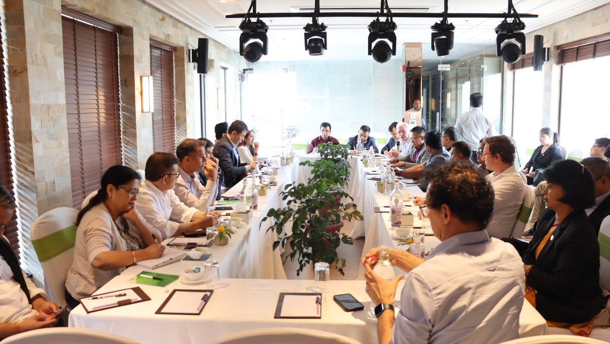 prcnepal's tweet image. In the pre-eve of 🏔️💬Sagarmatha Sambaad, national and international experts and practitioners from Nepal, India, Bhutan, Tuvalu, the Netherlands engaged in extensive dialogue on Just Transition. @prcnepal  thanks all experts who participated in the dialogue.