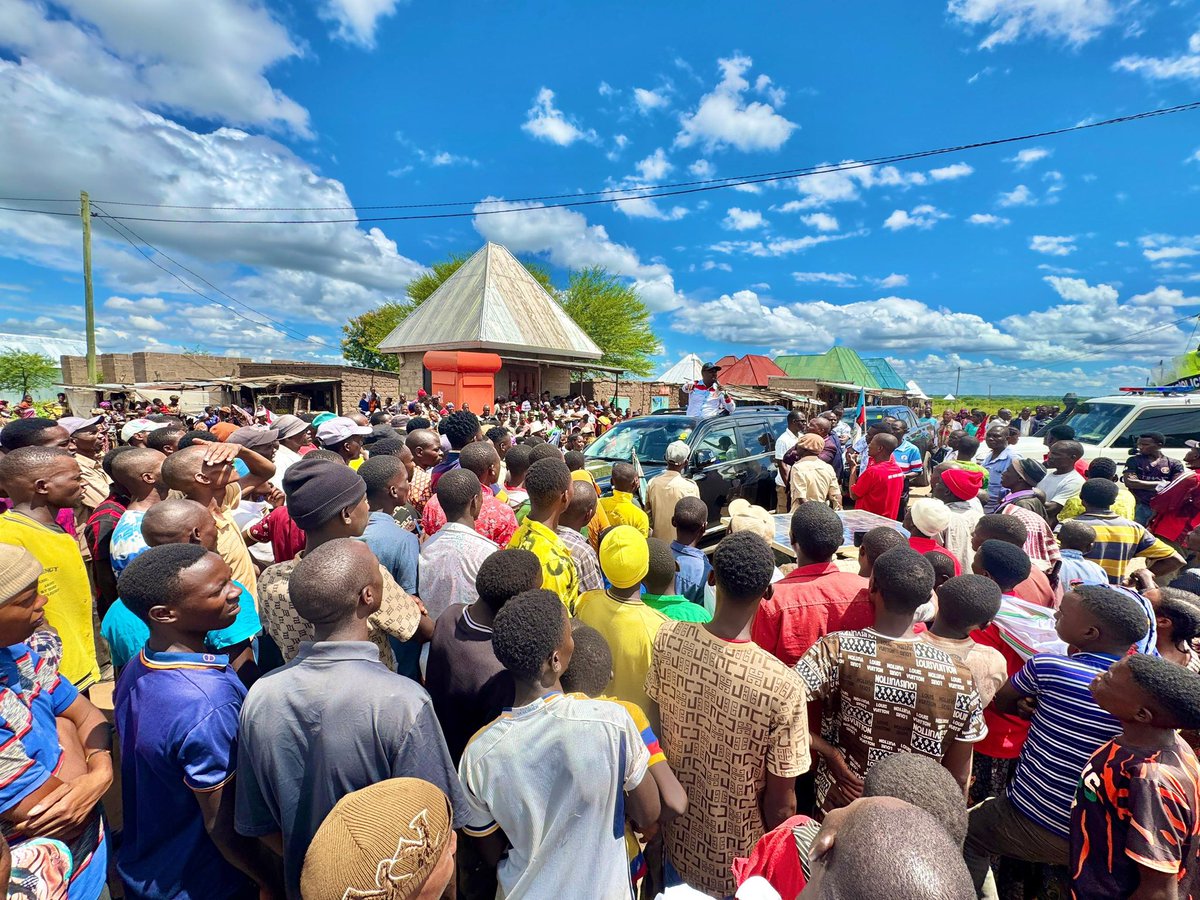 HecheJohn's tweet photo. Asante kanda ya ziwa nimejionea Nchi iko tayari kwa mabadiliko.

Asubuhi kabisa leo tumesalimiana na wananchi wa mtaa wa Sangai jimbo la Bariadi.

#NoReformsNoElection ndio jibu . https://t.co/Xoeuh8EZY8