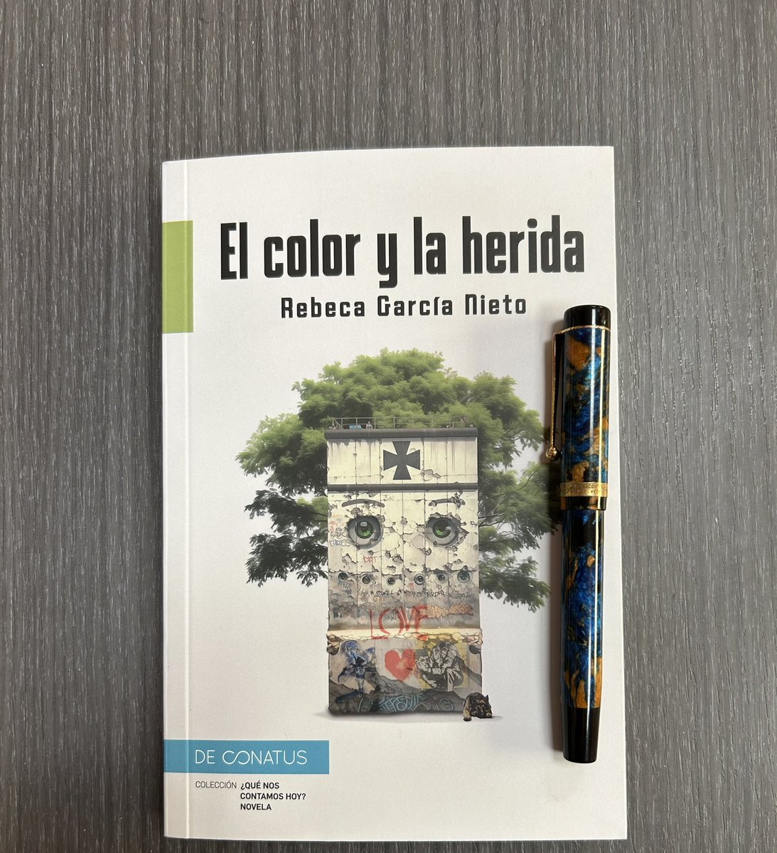 ℰ𝓁 𝒸ℴ𝓁ℴ𝓇 𝓎 𝓁𝒶 𝒽ℯ𝓇𝒾𝒹𝒶, el nuevo libro de <a href="/gn_rebeca/">Rebeca García Nieto</a>, ya está en la mesa.