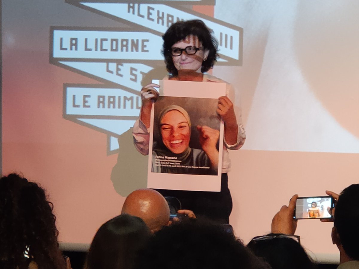 La photographe palestinienne Fatima Hassouna a été tuée dans une "frappe ciblée" dénonce la realisatrice Sepideh Farsi.
#CannesFilmFestival2025 
#France24