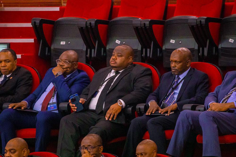 Waziri wa Uchukuzi Mhe. Prof. Makame Mbarawa akiwasilisha hotuba  ya Makadirio ya Mapato na Matumizi ya Wizara ya Uchukuzi kwa mwaka wa fedha 2025/2026, tarehe 15 Mei 2025,Bungeni Mjini Dodoma.

#bajeti#dodoma#bungeni#uchukuzi#bandari#2025/2026

📍 Bungeni, Dodoma

🗓️ Mei 15,2025