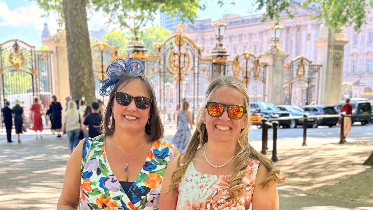LifelabSoton's tweet image. What an amazing experience!
@KathWT and @BagustLisa were proud to attend an education-focussed #RoyalGardenParty yesterday.
It was a wonderful day, and a great opportunity to share insights from their work at LifeLab.