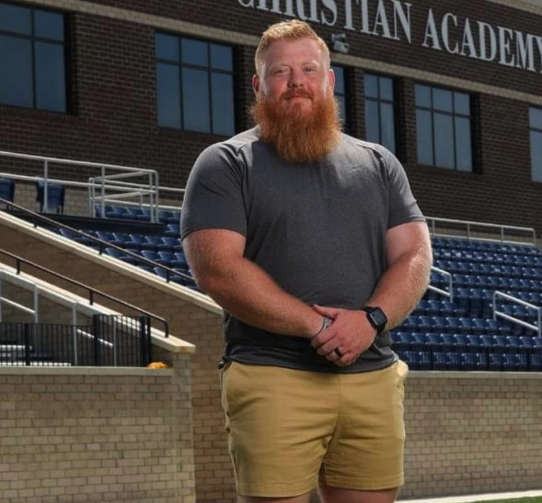 The most loyal coach in football just got his shot.

This is the story of Brandon Compton.

A Harley salesman turned championship DC, and now...HEAD COACH!

🧵 THREAD