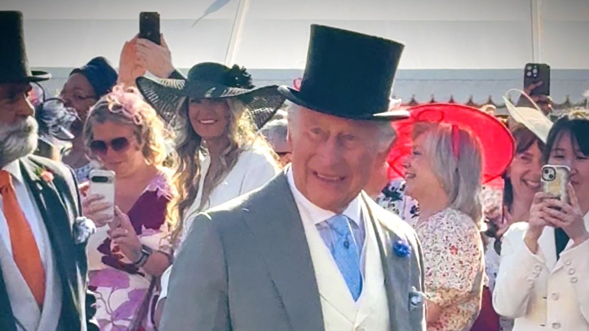 LifelabSoton's tweet image. What an amazing experience!
@KathWT and @BagustLisa were proud to attend an education-focussed #RoyalGardenParty yesterday.
It was a wonderful day, and a great opportunity to share insights from their work at LifeLab.