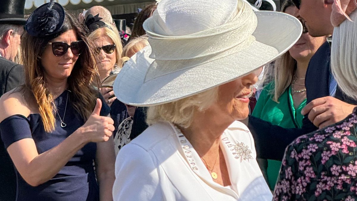 LifelabSoton's tweet image. What an amazing experience!
@KathWT and @BagustLisa were proud to attend an education-focussed #RoyalGardenParty yesterday.
It was a wonderful day, and a great opportunity to share insights from their work at LifeLab.
