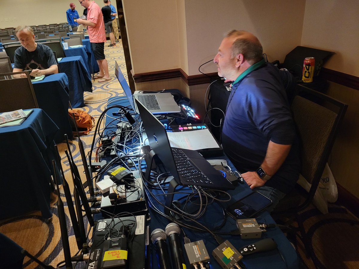 Andy NX9L is firing up the audio/visual for the #FDIM2025 seminar