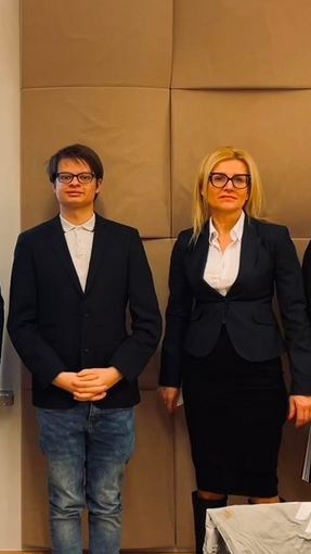 AnnaKseniaELO's tweet photo. Jakub Kocjan - Akcja Demokracja!
To jakaś mafia - Ośmiornica.
On jest z najważniejszymi ludźmi Tuska - KOdziarstwem, Bodnarem, Trzaskowskim, Wrzosek.
Polska to państwo mafijne - jak My z tego wyjdziemy. ??
Trzaskowski jesteś ZEREM!!!
#trzasknask https://t.co/OTshdST1kt