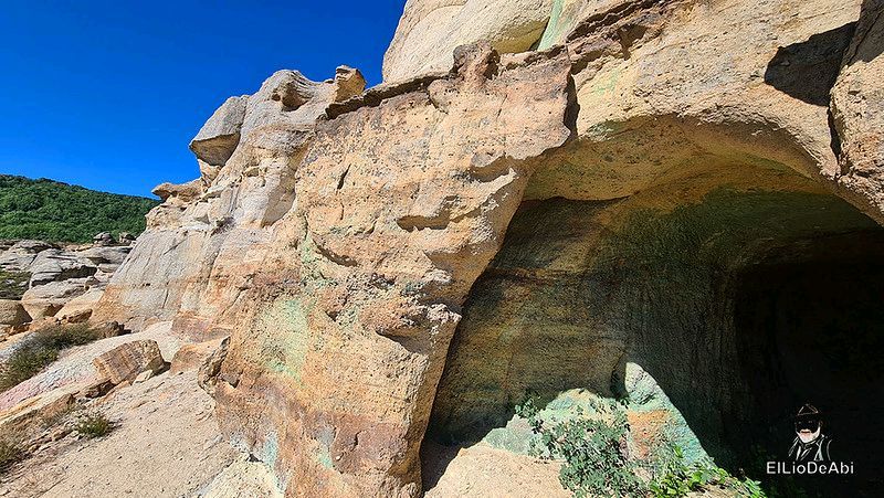 Dolmen del Moreco y Minas de cobre en la Hoya de Huidobro elliodeabi.com/2022/08/dolmen… #Burgos #CyLesVida