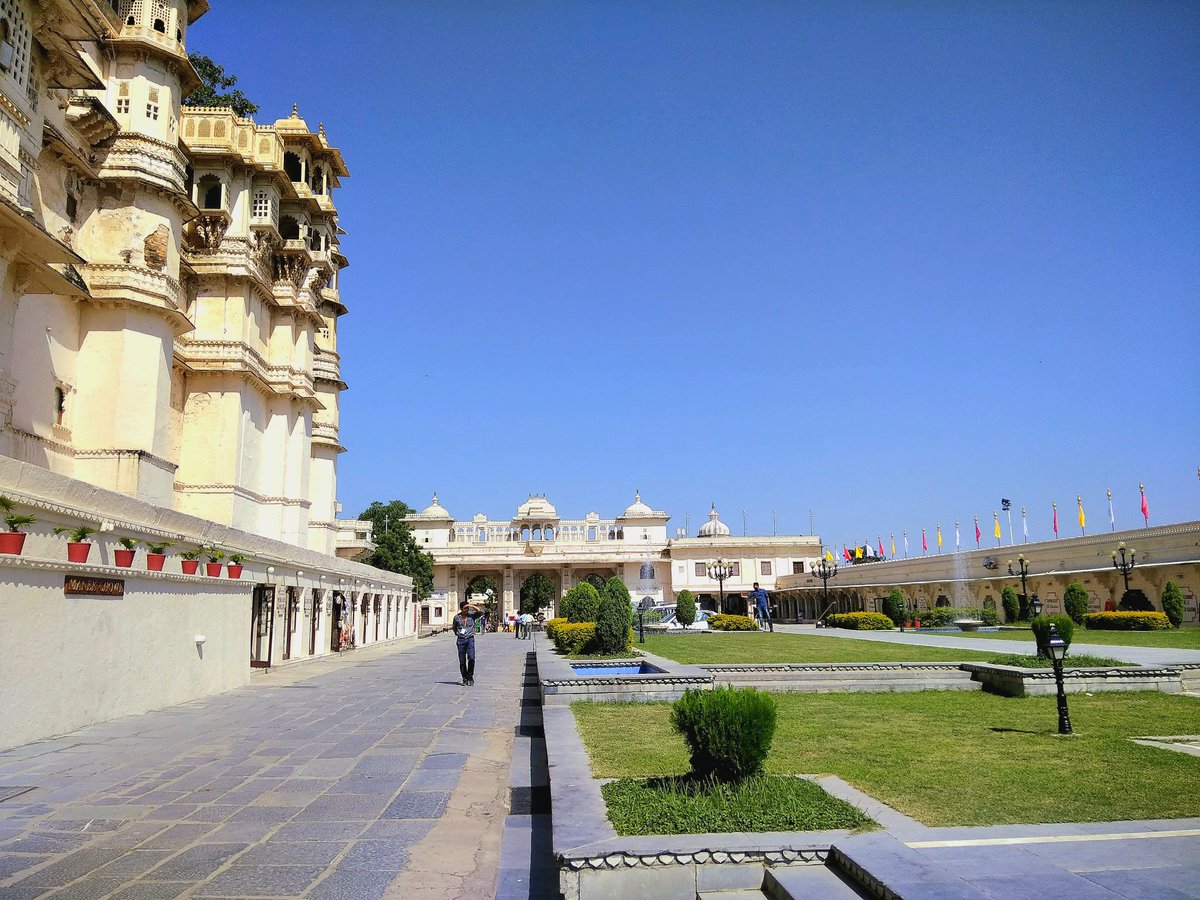 Bhuvan_RJ46's tweet image. #FramesOfIndia
A walk through City Palace feels like a journey back in time - full of colors, carvings, and calm reflections over Lake Pichola. It tells story of kings and queens 👑 
- City Palace Udaipur 

#ShotOnAGNI3
#ContestAlert
Thanks @LavaMobile 🙌