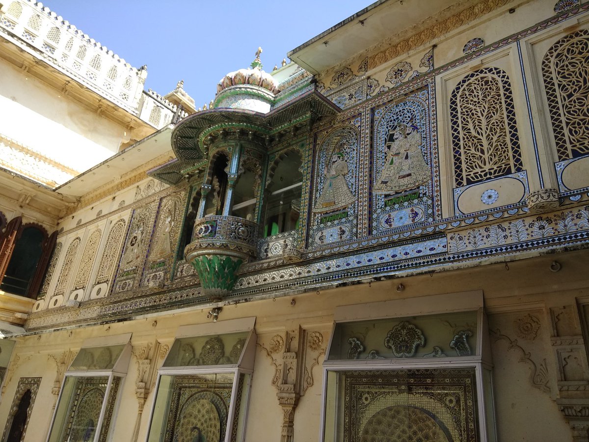 Bhuvan_RJ46's tweet image. #FramesOfIndia
A walk through City Palace feels like a journey back in time - full of colors, carvings, and calm reflections over Lake Pichola. It tells story of kings and queens 👑 
- City Palace Udaipur 

#ShotOnAGNI3
#ContestAlert
Thanks @LavaMobile 🙌