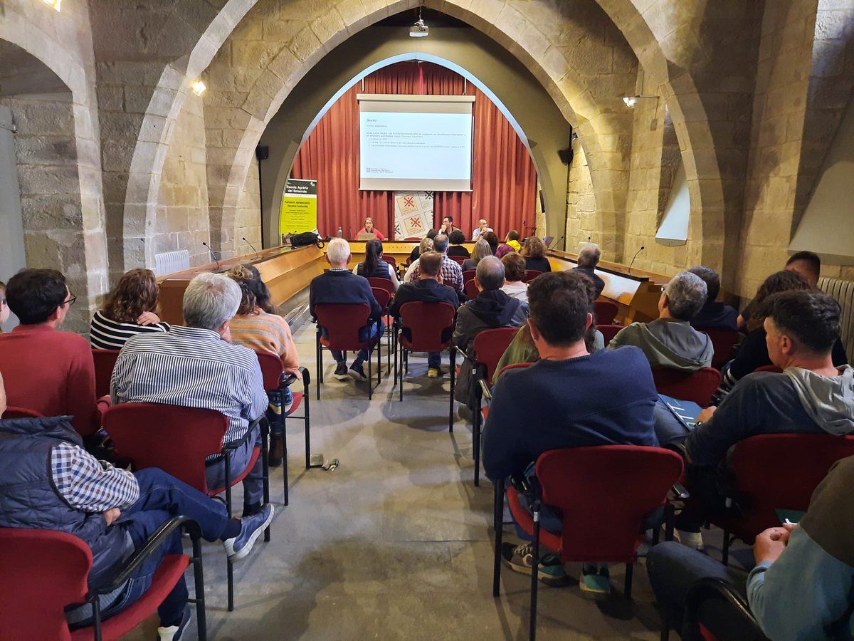 🟢 Donem per acabada la jornada tècnica dedicada a la identificació electrònica en boví extensiu. 

🌾 Una jornada celebrada a la seu del <a href="/CCSolsones/">Consell Comarcal del Solsonès</a> en el marc de la #FiraSantIsidreSolsona prevista aquest cap de setmana. No us la perdeu!

#PATT2025 #FormacióContínua
