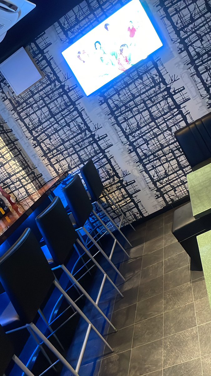 オープンしました‼️

ご来店お待ちしております😁✨

#大阪 #ミナミ #宗右衛門町  #難波 #心斎橋  #道頓堀  #BAR  #二次会  #カラオケ  #飲み放題  #シーシャ  #シーシャバー