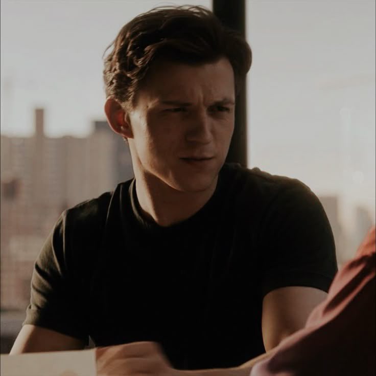 Nopebodyknow's tweet image. อีกอร์กะระยะเอื้อมไปรับถุงห่อบางอย่างออกมาคลี่ดูของในนั้น เจ้าตัวลากเสียงยานคานตอบรับ

“เอ่อ…ขอบคุณฮะ ว่าแต่นายให้ผมทำไม?” 

“เตือนไว้ก่อน ถึงนายจะมีของฝาก แต่นี่ซื้อใจผมให้ปลื้มนายไม่ได้หรอกนะ”