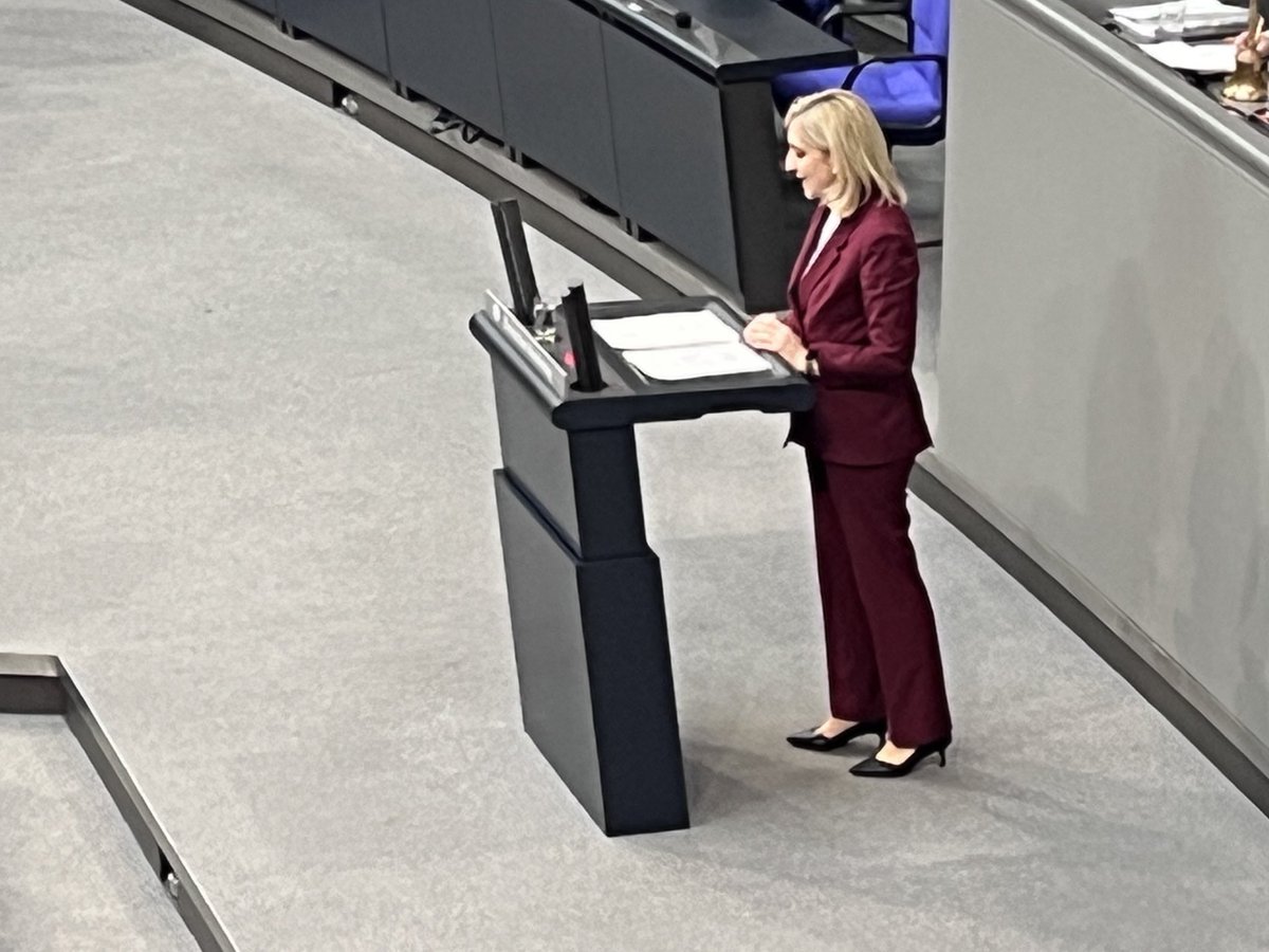 PA_Gesundheit (@pa_gesundheit) on Twitter photo Antrittsrede im #Bundestag: Die neue Bundesgesundheitsministerin <a href="/ninawarken/">Nina Warken</a> <a href="/BMG_Bund/">Bundesgesundheitsministerium</a> kündigt ihre Pläne an. "Die Reform der Notfallversorgung werden wir rasch angehen." Außerdem: Neuer Pharmadialog, Stärkung der Apotheken, Entbürokratisierung, mehr Kompetenzen für Pflegekräfte. Antrittsrede im #Bundestag: Die neue Bundesgesundheitsministerin <a href="/ninawarken/">Nina Warken</a> <a href="/BMG_Bund/">Bundesgesundheitsministerium</a> kündigt ihre Pläne an. "Die Reform der Notfallversorgung werden wir rasch angehen." Außerdem: Neuer Pharmadialog, Stärkung der Apotheken, Entbürokratisierung, mehr Kompetenzen für Pflegekräfte.