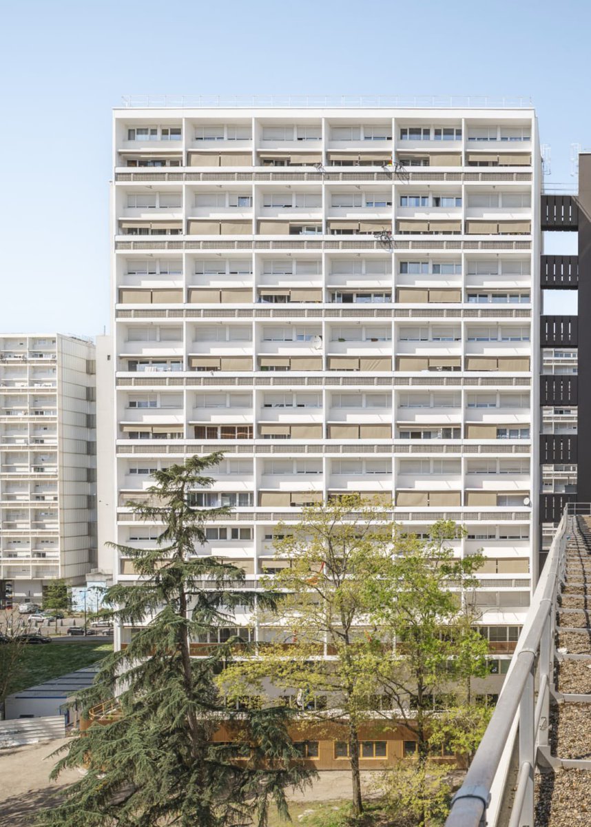 As much of the world demolishes its high-rise social housing (Glasgow, Melbourne, etc) France is renovating theirs. 

299 renovated social homes in Bordeaux, by JBA Architectes

Cost = €72,000 a unit

jba.archi/projet/les-aub…