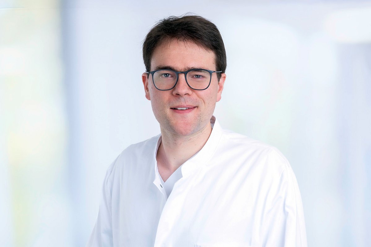 Uniklinik Freiburg (@uniklinik_fr) on Twitter photo 👁️ Neue Forschung zu AMD:
Eine Emmy Noether-Gruppe an der Uniklinik Freiburg erforscht mit 1,6 Mio. € DFG-Förderung altersabhängige Makuladegeneration.
Ziel: neue Therapien durch KI & Flüssigbiopsien.
#KI #Forschung #Augenheilkunde <a href="/UniFreiburg/">Universität Freiburg</a> 👁️ Neue Forschung zu AMD:
Eine Emmy Noether-Gruppe an der Uniklinik Freiburg erforscht mit 1,6 Mio. € DFG-Förderung altersabhängige Makuladegeneration.
Ziel: neue Therapien durch KI & Flüssigbiopsien.
#KI #Forschung #Augenheilkunde <a href="/UniFreiburg/">Universität Freiburg</a>