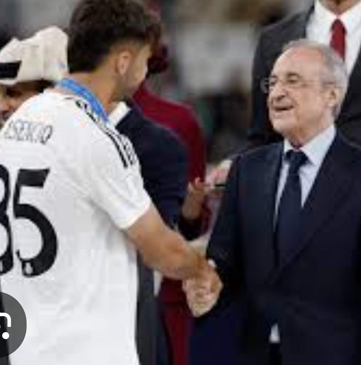 <a href="/elmundoes/">EL MUNDO</a> Poseu aquesta foto fills de puta.