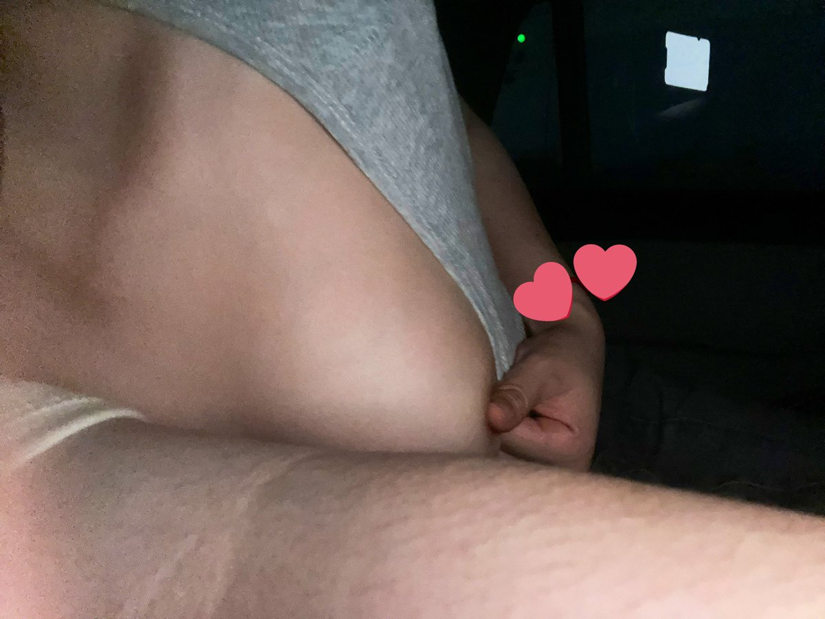 slut_gr's tweet photo. 在车里坐在老公旁边打下这些字的时候正对着大白屌发情高潮 打完这段话要停下来高潮好几次 能被大白屌压着操想想也太爽了 好想体验一次😭 #bwc #wmaf https://t.co/IUIxms2mjm
