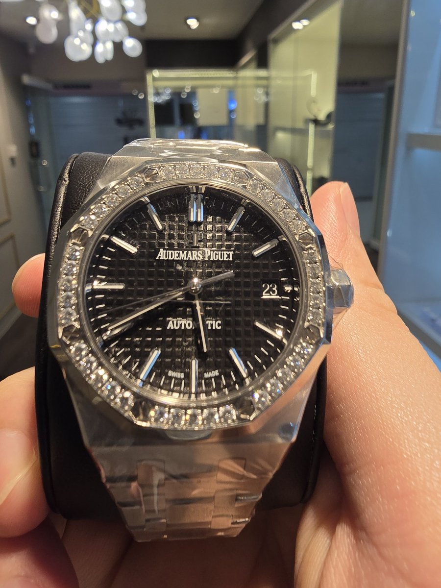 ✅Like New
✅Model: Audemars Piguet Royal Oak 15451ST
✅Year: 2015
✅Dial: Black
✅Case Diameter: 37mm
✅Case Material: Steel
✅Bracelet: Steel
✅Full set

$32700
Free shipping
