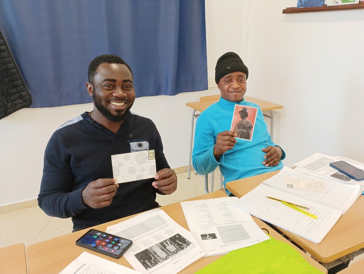L’alumnat de català 1.2 col·laborat amb l’escola d’adults del Ripollès en el marc de l’eix temàtic “ens coneixem”. A través de postals, hem intercanviat informació i hem pogut conèixer altres estudiants de català 1 d’aquest centre. Esperem repetir l’experiència en un futur!