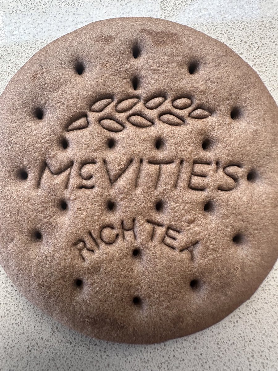 reflektiv's tweet image. @longbangers name a biscuit worse that a chocolate rich tea? #NotPossible

 #ChocolateRichTea @McVities sorry not a fan…