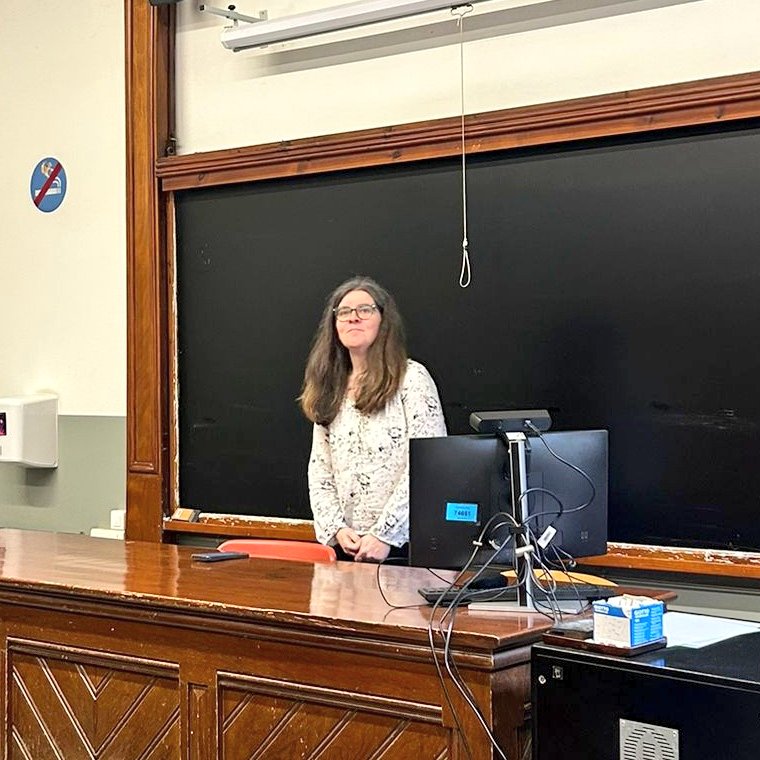 Exposar la teva recerca sempre impressiona i emociona. Els programes de Doctorat Social de la <a href="/UniBarcelona/">Universitat de Barcelona</a> vam gaudir d'una bona sessió de monòlegs.

<a href="/DoctoratUB/">Escola Doctorat UB</a> <a href="/doctorands_UB/">Representants de Doctorat UB</a> <a href="/FacPsicoUB/">Psicologia UB</a>
#3PhDDayUB #JornadaDoctorandsUB #DoctorandsUB  #PhDUB