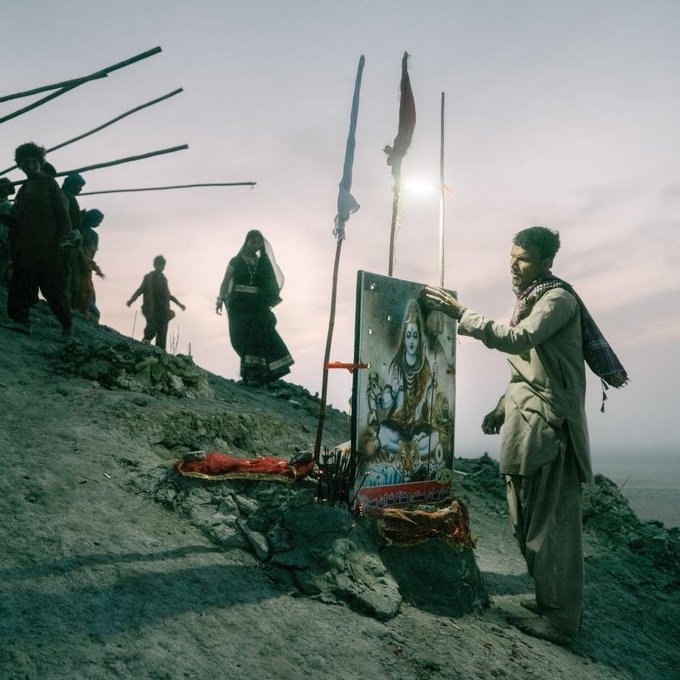 Alka_Mandall's tweet image. No fans of #sanatani will pass without liking this post ❤️🔁 
बलूच लोगो के सर पर हाथ माँ हिंगलाज का 

बलूचिस्तान से  हिंगलाज माता के अद्भुत दर्शन ✨

#Housefull5 
#RaneSaluteModijiAndForces 
#IStandwithSharmishta
Apple 
#TrustTomCruise 
#BadaltaBastar 
#stockmarketsindia 
#india…