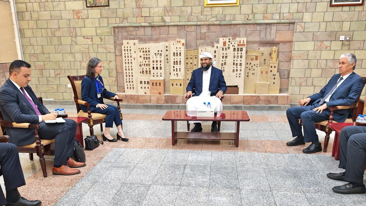 في لقائي اليوم مع سفيرة فرنسا لدى بلادنا، كاترين قرم كمون، أكدت على أهمية تعزيز التعاون الثنائي ودعم جهود الحكومة في تطبيع الأوضاع بالمحافظات المحررة. نثمّن مواقف فرنسا الداعمة للشرعية، ونتطلع إلى تنسيق أكبر في ملفات الاستقرار الاقتصادي والخدمي وإعادة الإعمار.